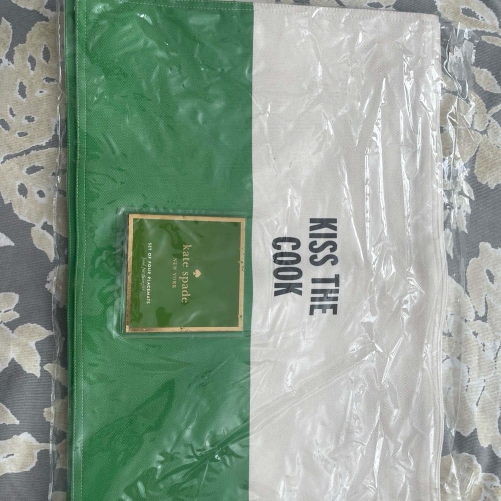kate spade Green and White Dining Table Linen 13x19 inch set of 4